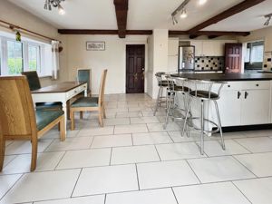 Kitchen Breakfast Room - click for photo gallery